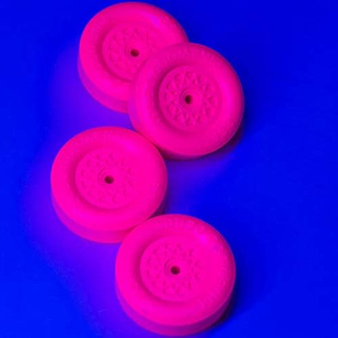 Official Pinewood Derby Wheels and Axles (Pink)...