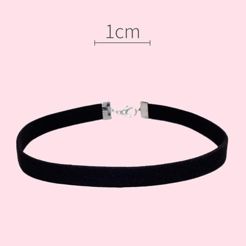 Classic Black Velvet Choker Necklace Gothic Stretch Collar Necklace Comfortable Ribbon Choker Necklace Cosplay Punk Jewelry for Women Girls...