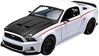 Maisto 2014 Ford Mustang Street Racer White 1/24 Model Car...