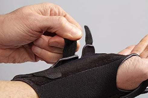 FUTURO Comfort Stabilizing Wrist Brace, Helps Support Sprains, Strains, and Symptoms of Carpal Tunnel Syndrome, One Size...