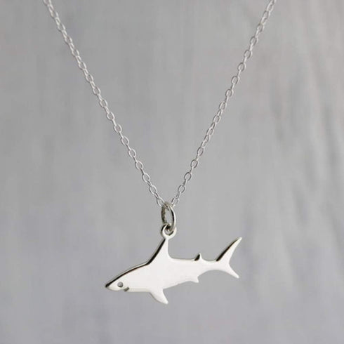 Minimalist Animal Silver Shark Pendant Necklace for Women Cute Dainty Animal Fish Pendant Necklace for (Silver)...