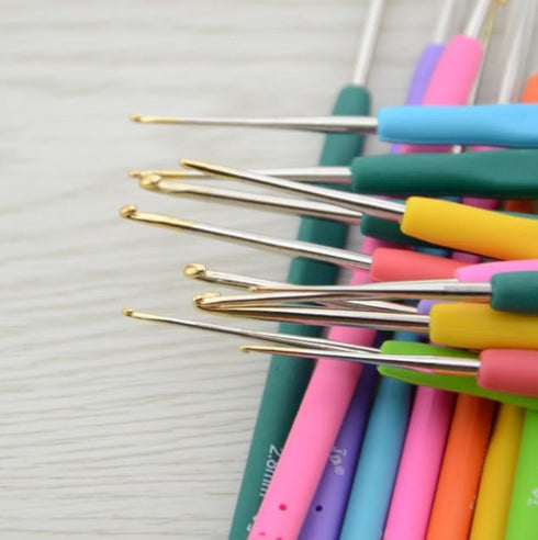 0.5 mm Crochet Hook Crochet Needle TPR Soft Handle Sweater Knitting Tools Suitble for Fine Work and Lace Knitting (0.5 mm)......