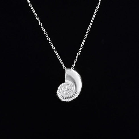 Meiligo® Fashion Woman Conch,snail,shell Charm pendant necklace (Silver)...