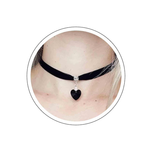 Punk Black Velvet Choker Necklace Love Heart Pendant Necklace Vintage Black Satin Choker Necklace Gothic Retro Leather Collar Necklace Chain Jewel...