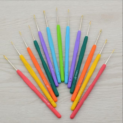 0.5 mm Crochet Hook Crochet Needle TPR Soft Handle Sweater Knitting Tools Suitble for Fine Work and Lace Knitting (0.5 mm)......