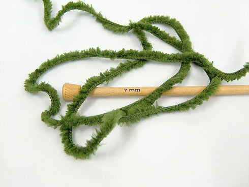 Panda Fuzzy Plush Yarn 100 Gram (3.53 ounces) 80 meters (87 Yards) - Jungle Green...