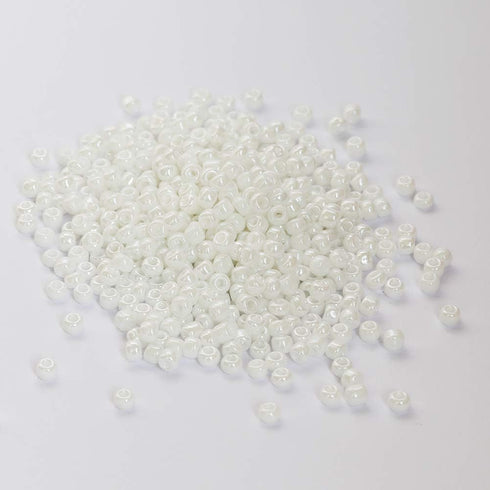 Bala&Fillic White Pearl Color 4mm Seed Beads About 1200pcs/100Grams in Bag, 6/0 Glass Craft Beads for Making Bracelet and Necklace (White Pearl)...