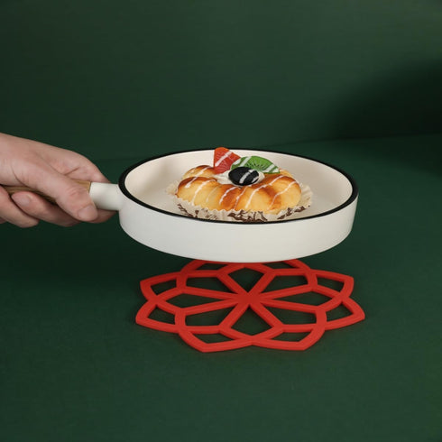 Set of 4 Flower Shaped Silicone Trivet Mat/Coasters & Hot Pads, Hot Drink Coasters, Coffee Coasters, Washers for Hot Dishes, Non-Slip Heat-Resista...