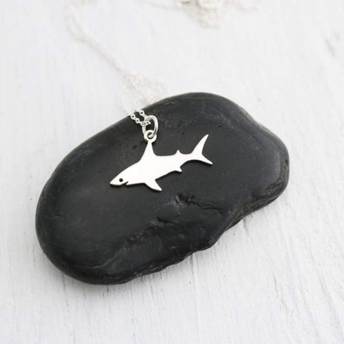 Minimalist Animal Silver Shark Pendant Necklace for Women Cute Dainty Animal Fish Pendant Necklace for (Silver)...