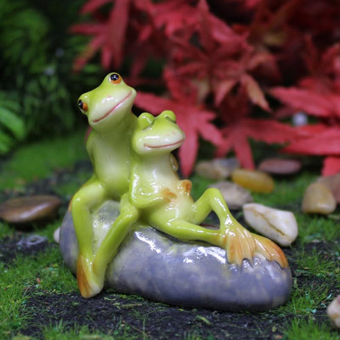 4Pcs Frog and Mushroom Statue Garden Decoration Resin Mini Landscape Decoration for Indoor and Outdoor Decoration Couple Frog Statue...