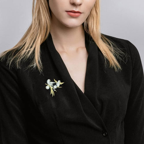 Rhinestone Birds Brooch Pin for Women Men Fashion Crystal Animal Brooches Lapel Pins Elegant Dress Accessories Jewelry Gift Box Boutonniere Corsag...