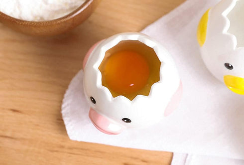 LuoCoCo Cute Egg Separator, Ceramics Vomiting Chicken Egg Yolk White Separator, Practical Household Small Egg Filter Splitter, Kitchen Gadget Baki...