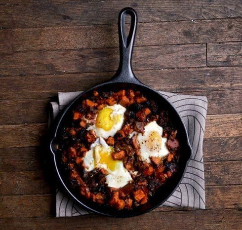 Lodge 9 Inch Cast Iron Pre-Seasoned Skillet – Signature Teardrop Handle - Use in the Oven, on the Stove, on the Grill, or Over a Campfire, Black...