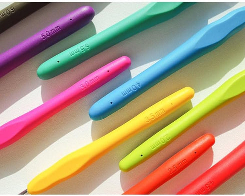 15 Size Crochet Hooks Set,Ergonomic Soft Grip,Crochet Hooks with Case for Arthritic Hands,Yarn Crochet Kit for Beginners,Crochet Needles with 120p...