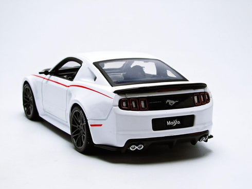 Maisto 2014 Ford Mustang Street Racer White 1/24 Model Car...