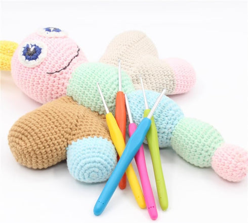 15 Size Crochet Hooks Set,Ergonomic Soft Grip,Crochet Hooks with Case for Arthritic Hands,Yarn Crochet Kit for Beginners,Crochet Needles with 120p...