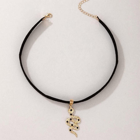Punk Velvet Snake Choker Necklace Gold Snake Pendant Clavicle Necklace Gothic Velvet Collar Necklace Short Black Ribbon Necklace Jewelry for Women...