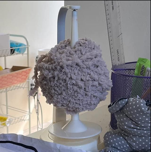 Wool Jeanie Magnetic Pendulum Yarn Knitting and Crochet Yarn Feeder Holder......