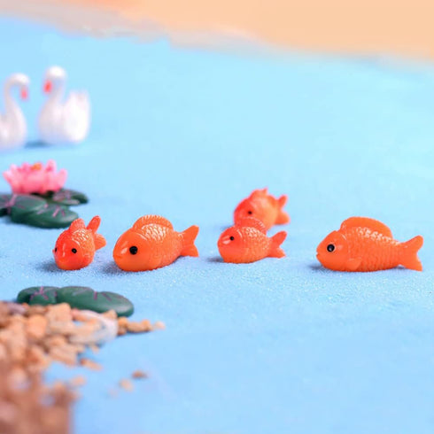 MAOMIA 40Pcs Miniature Fish Figurines Resin Fish Tank Decoration Fairy Garden Mini Goldfish Micro Landscape Decor Ornament...
