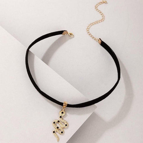 Punk Velvet Snake Choker Necklace Gold Snake Pendant Clavicle Necklace Gothic Velvet Collar Necklace Short Black Ribbon Necklace Jewelry for Women...