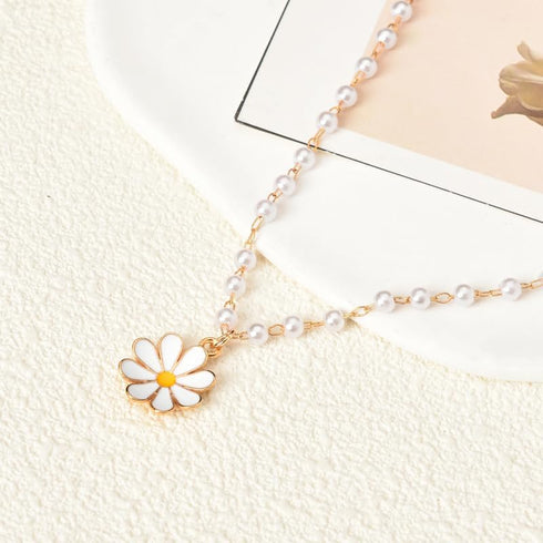 Daisy Flower Necklace White Pearl Necklaces for Women Girls Daisy Pendant Necklace Boho Sunflower Necklaces Pearl Chain Necklace for Women Flower ...