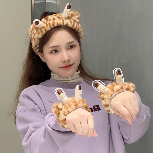 3 Pcs Makeup Headband Wristband Set Giraffe Hairband Spa Shower Head Wrap Skincare Hair Accessories Cute Hair Band for Washing Face...