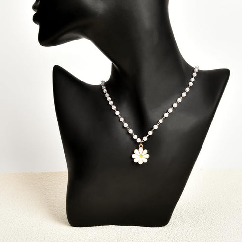 Daisy Flower Necklace White Pearl Necklaces for Women Girls Daisy Pendant Necklace Boho Sunflower Necklaces Pearl Chain Necklace for Women Flower ...