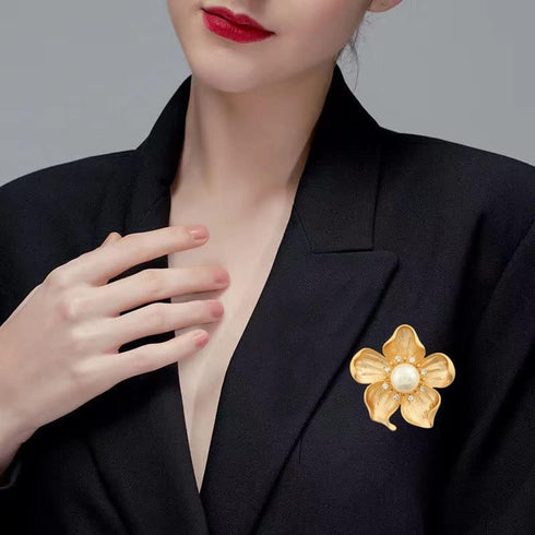 Yellow Flower White Pearl Brooch Gold Autumn Flower Pins Autumn Fall Flower Broach for Mother Wife GF Wedding Bridal Bouquet Party Charm Flower Pi...