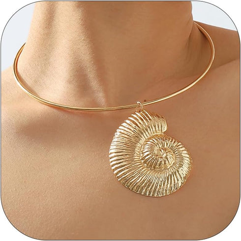 YANCHUN Conch Shell Necklace for Women Gold Shell Necklace Dainty Seashell Necklace Trendy Shell Choker Necklace Summer Beach Jewelry Halloween Co...