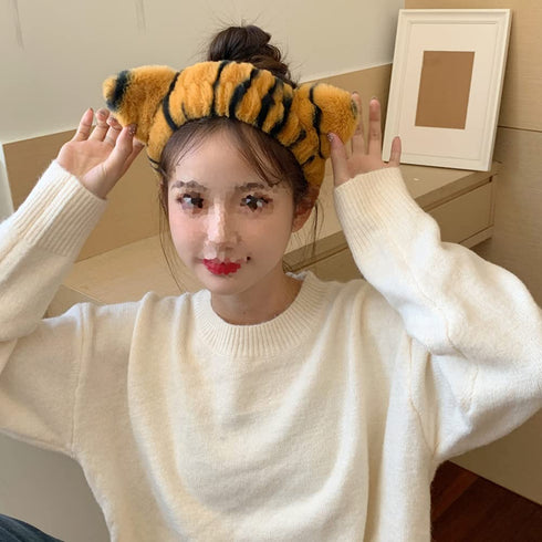 2Pcs Lovely Tiger Print Headbands Soft Plush Washing Face Facial Mask Skincare Makeup Hair Bands Elastic Spa Shower Yoga Sports Headband Headwraps...