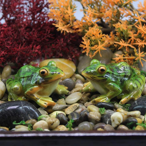 2pcs Mini Frog Statues Miniature Resin Frogs Small Frog Figurine Animal Sculpture Artificial Frog Statue for Garden Yard Micro Fairy Garden Orname...