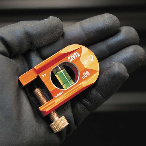 Klein Tools 935AB1V No-Dog Level, 2.5-Inch Conduit Bending Level, 1 Vial, ACCU-BEND Level Eliminates Dog-Legs in Offsets and Saddle Bends...
