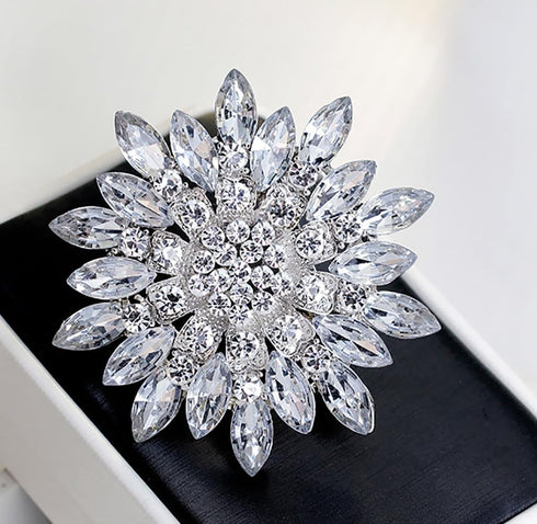 Exquisite Crystal Flower Corsage Bouquet Brooch Pin for Women Girls Rhinestone Floral Lapel Pins Clip Sweater Coat Scarves Dress Suit Badges Brooc...