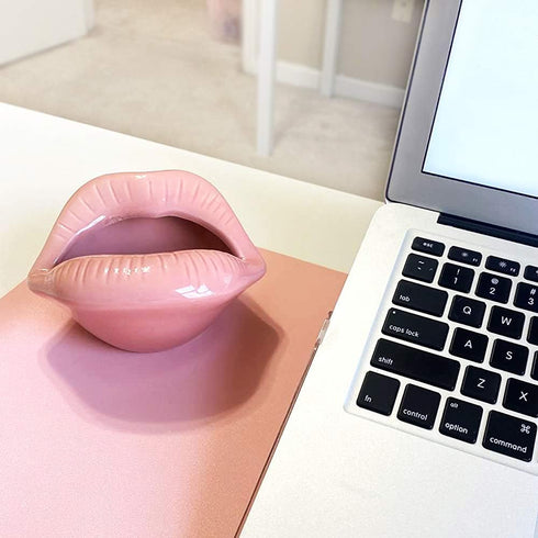 Ceramic Lip Shape Ashtray Cigarette Ash Holder Smoking Accessories Lips Storage Decoration Ashtray Figurines Tabletop Ornaments Creative Cigar Ash...
