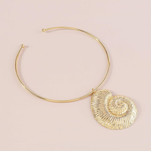 YANCHUN Conch Shell Necklace for Women Gold Shell Necklace Dainty Seashell Necklace Trendy Shell Choker Necklace Summer Beach Jewelry Halloween Co...