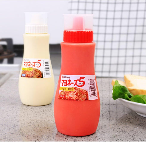 MXY Japanese Squeeze Bottle Creative 5 Hole Design Salad Vinegar Ketchup Honey Oil Pot with Dust Lid 380ml (Red)...