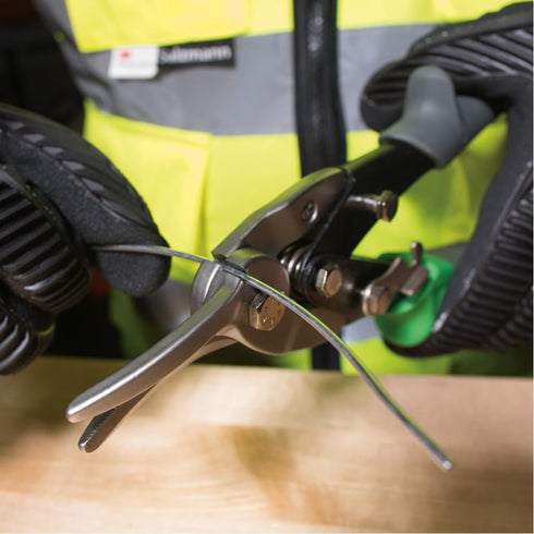 Klein Tools 1201R Metal Shears, Aviation Snips with Wire Cutter, Right Curvature...