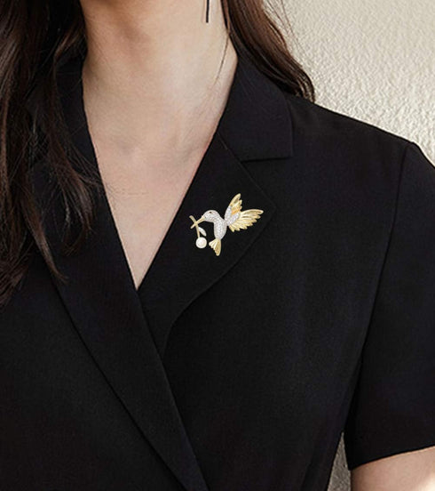 Lovely Crystal Flying Hummingbird Brooch Pins Suit Lapel Pin Antique Gold Bird Collar Pins Badge Jewelry for Men Women...