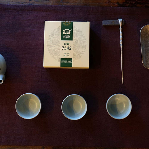 TAETEA 7542 Classic Raw Pu-erh Tea, Aged Fermented Raw Puerh Tea Cake, Chinese Sheng Pu'er Black Tea for Daily Drink and Gift 150g / 5.29oz...