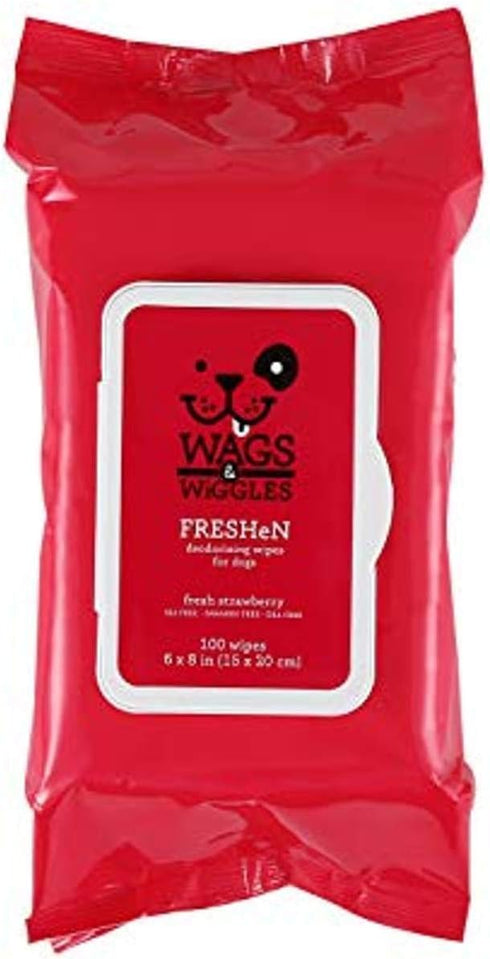 Wags & Wiggles Freshen Deodorizing Wipes for Dogs | Eliminate Odors from Your Dog's Coat | Fresh Strawberries, 100 Count | Easy and Convenient Way...
