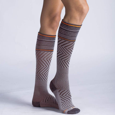 ja vie JAVIE 76% Merino Wool Compression Socks 15-20mmHg Seamless Toe for Women & Men...