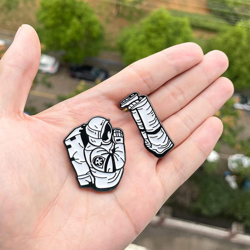 Anime Chainsaw Pochita Brooch Pins - Makima Pochita Cosplay Enamel Pins - Metal Badge Jewelry Accessory for Backpack Clothes Caps...