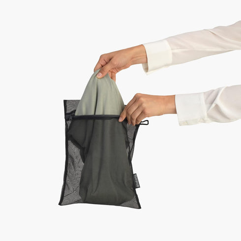 Brabantia 3-Pack Mesh Zip Up Laundry Bags (Black) for Washing Machine Delicates, Face Masks, Socks, Bras (1 x Medium, 2 x Small) Organizer, Travel...