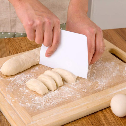 1Pc White Plastic Dough Scraper Cream Smooth Cake Flour Spatula Cutter Baking Pastry Tool Plastic Dough Scraper Tool,Essential Tool for Baking and...