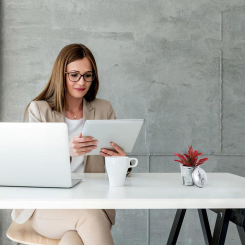 Mini Desktop Trash Can with Lid Tiny Garbage Can Metal Rubbish Bin for Home Office Countertop...