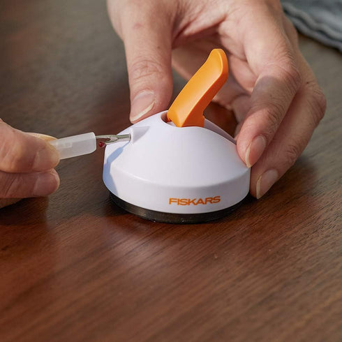 Fiskars Tabletop Seam Ripper, White, 7.25 x 3.75 x 1.38...