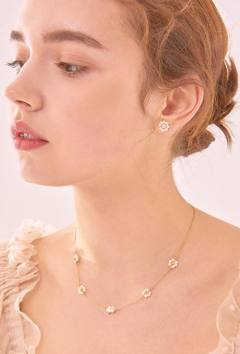 Daisy Flower Choker Necklace 14K Gold Plated Beaded Pearl Choker for Women Jewelry Gifts...