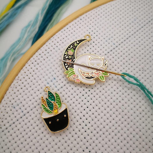 Lovely Moon Cat Needle Minder Magnetic for Cross Stitch, Flower Cat Needle Holder for Embroidery Needlework?Needlework and Embroidery Accessories?...