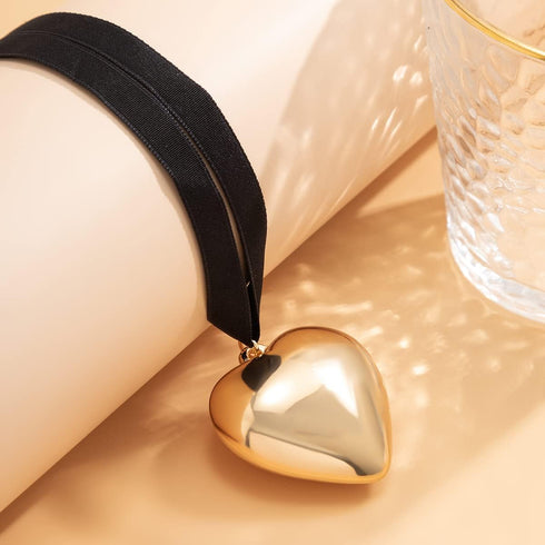 Velvet Choker Necklace, Heart-shaped Pendant Necklace Jewelry Gift for Women...