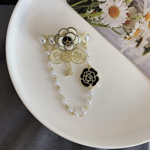 Imitation Pearl Dangle Chain Brooch,Elegant Lapel Pins,Vintage Jewelry Gift for Women...